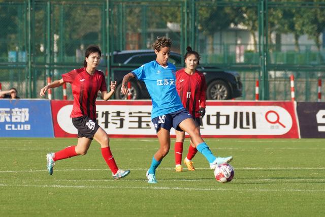 国内女足联赛再掀风暴，争夺冠军谁与争锋