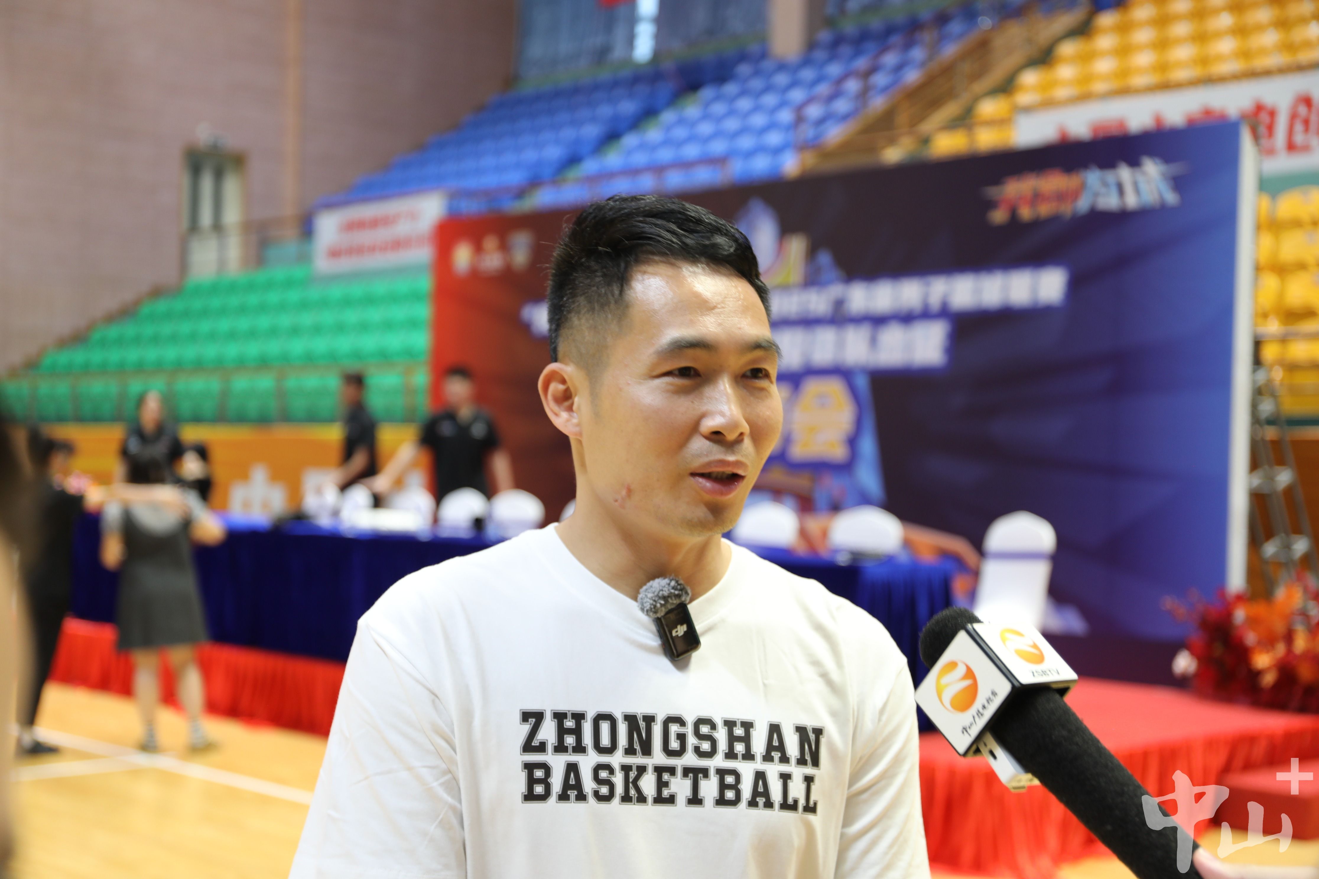 篮球顶级赛事将在近日举行，球员们全力备战的简单介绍