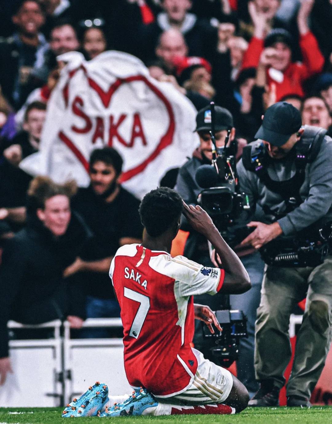 阿森纳豪取胜利,主场球迷欢呼不断 阿森纳豪取胜利,主场球迷欢呼不断