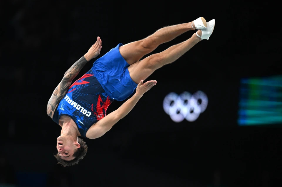 蹦床选手高难度动作,一举夺冠 蹦床选手高难度动作,一举夺冠