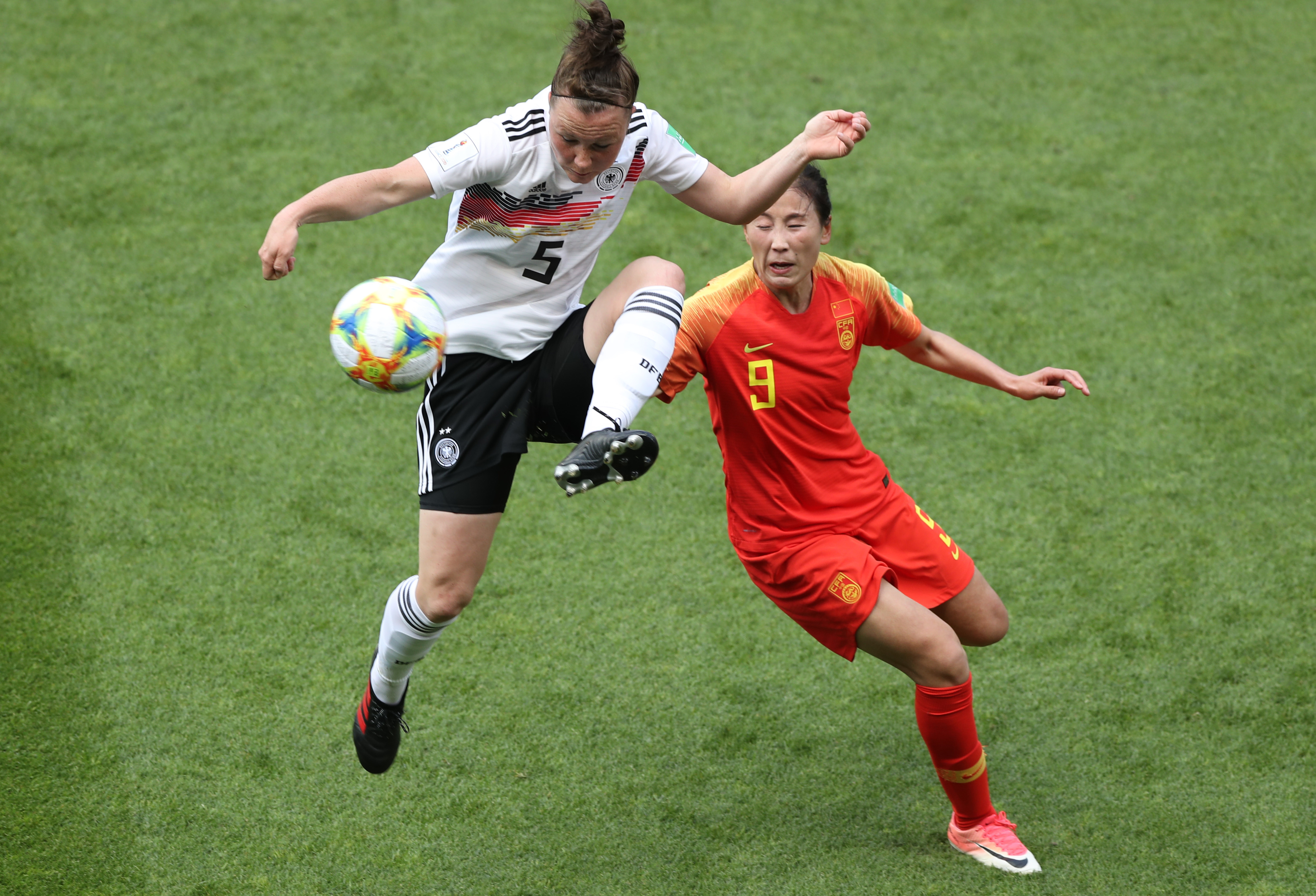 南非女足比赛中黑马崭露头角 南非女足比赛中黑马崭露头角