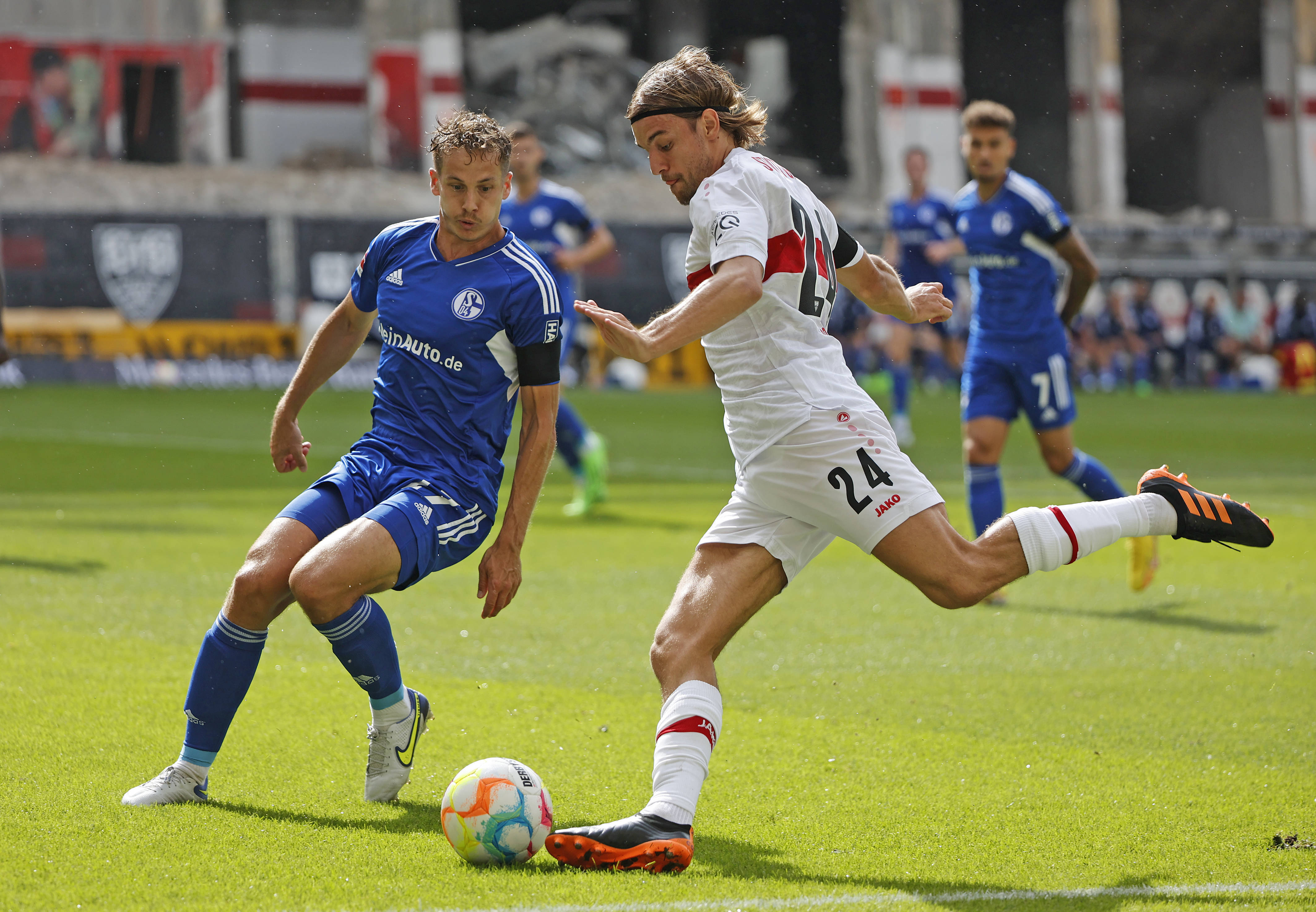 沙尔克客场不敌强敌,遭遇失利 沙尔克客场不敌强敌,遭遇失利