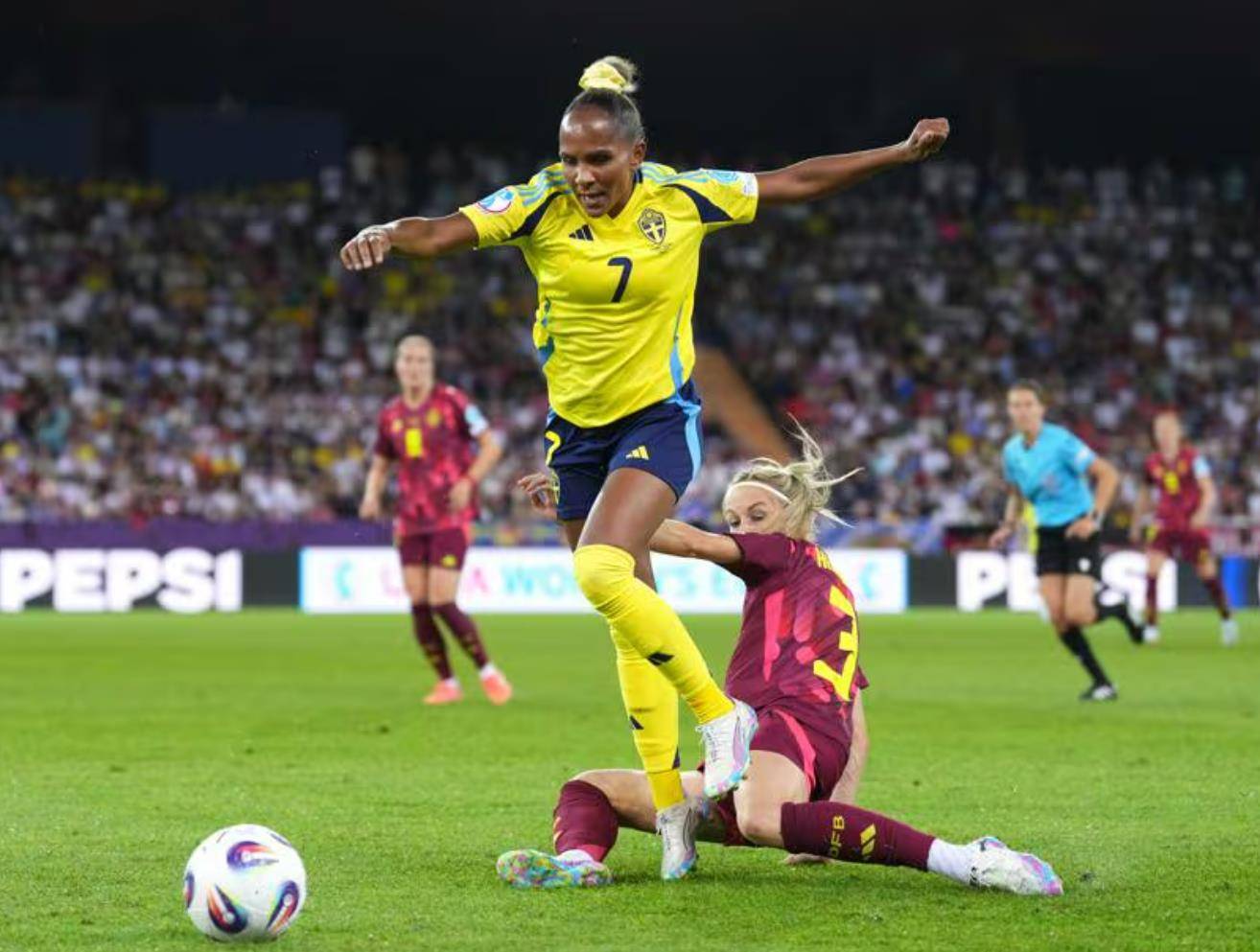 阿尔及利亚女足队在比赛中遇到瓶颈,需调整战术的简单介绍 阿尔及利亚女足队在比赛中遇到瓶颈,需调整战术的简单介绍