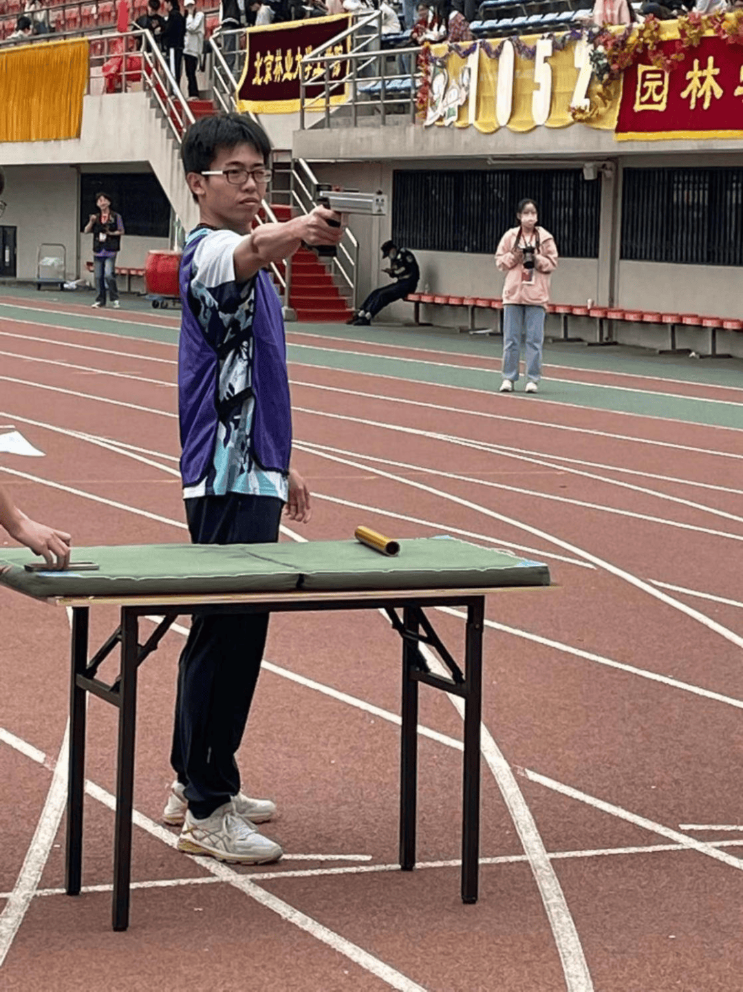 力争上游,运动员拼尽全力追逐胜利的简单介绍 力争上游,运动员拼尽全力追逐胜利的简单介绍