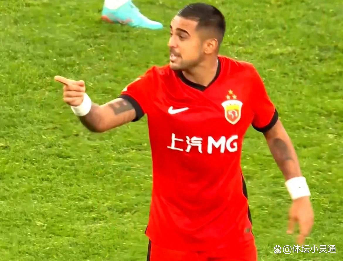 上海队在比赛中展现出色表现 上海队在比赛中展现出色表现