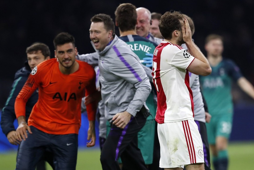 关于阿贾克斯逆转险胜,维勒尔平局憾失胜利的信息 关于阿贾克斯逆转险胜,维勒尔平局憾失胜利的信息