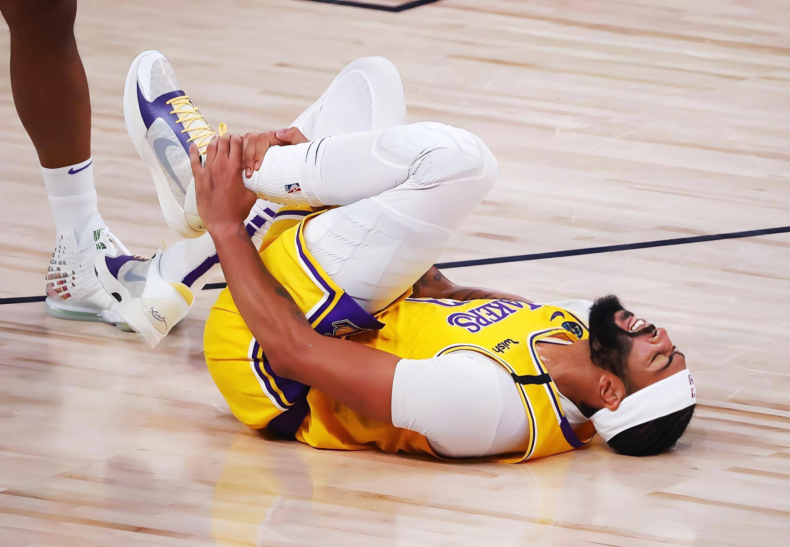 FB体育网页版-包含湖人主场告负，詹姆斯孤军奋战失利无助的词条