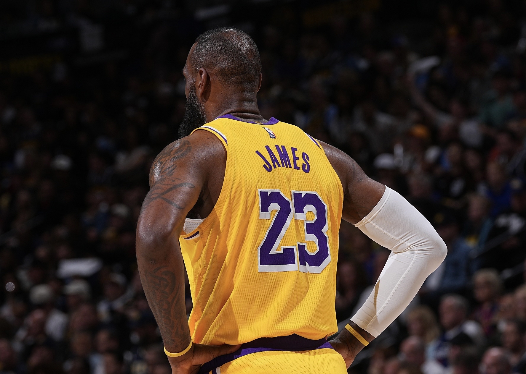 包含湖人主场告负,詹姆斯孤军奋战失利无助的词条 包含湖人主场告负,詹姆斯孤军奋战失利无助的词条