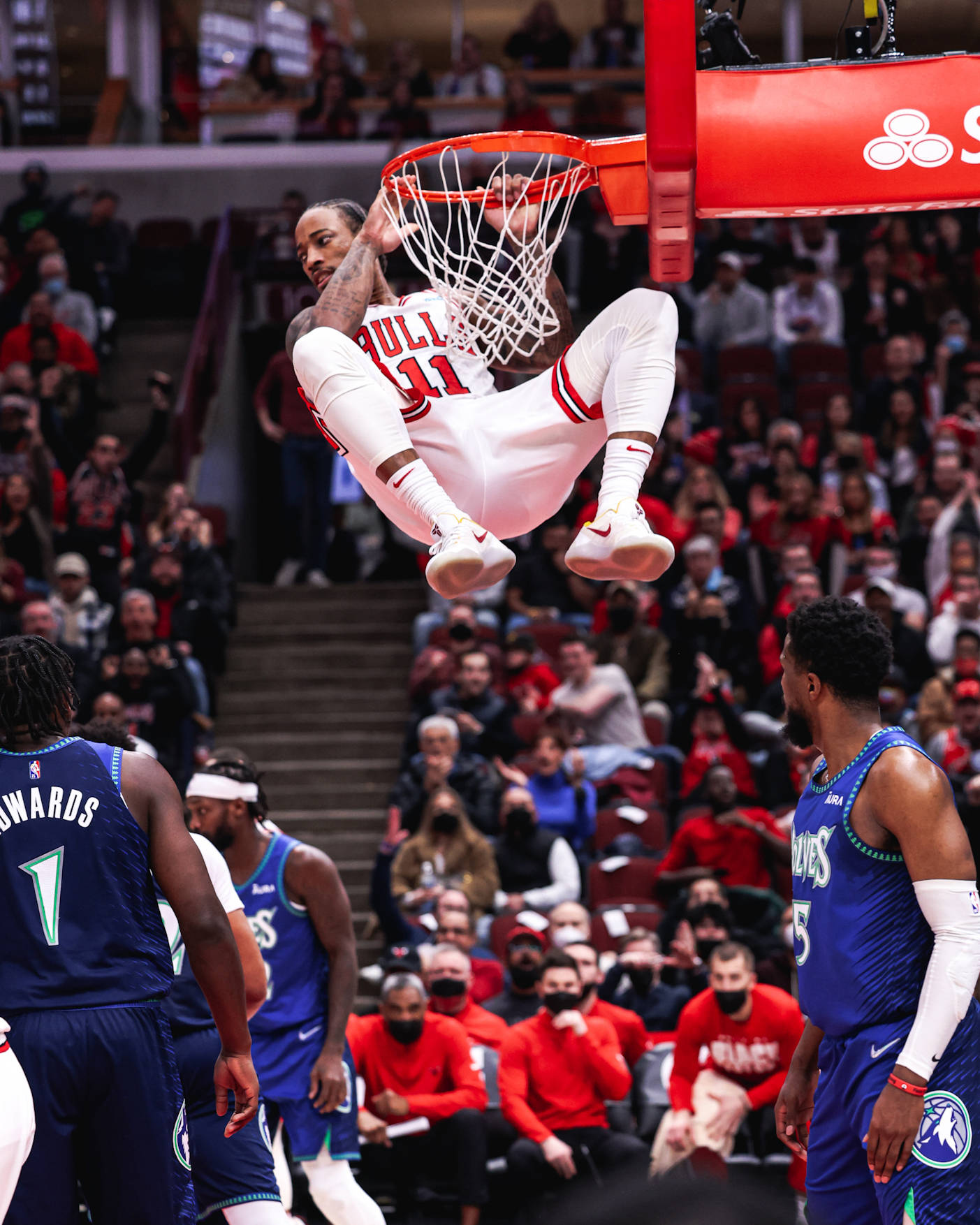 小牛横扫公牛，唐斯全面发威